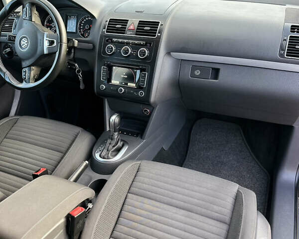 Черный Фольксваген Туран, объемом двигателя 1.97 л и пробегом 223 тыс. км за 13750 $, фото 22 на Automoto.ua