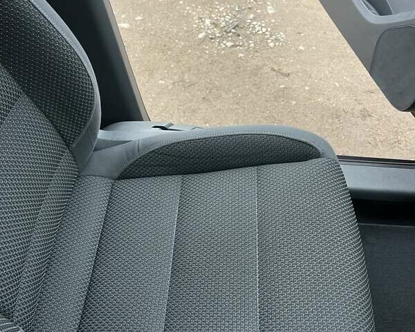 Черный Фольксваген Туран, объемом двигателя 1.4 л и пробегом 207 тыс. км за 10777 $, фото 46 на Automoto.ua