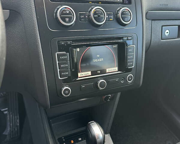 Чорний Фольксваген Туран, об'ємом двигуна 1.97 л та пробігом 223 тис. км за 13500 $, фото 10 на Automoto.ua