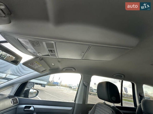 Черный Фольксваген Туран, объемом двигателя 1.97 л и пробегом 223 тыс. км за 13450 $, фото 7 на Automoto.ua