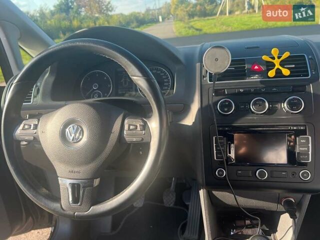 Черный Фольксваген Туран, объемом двигателя 1.6 л и пробегом 295 тыс. км за 12100 $, фото 16 на Automoto.ua