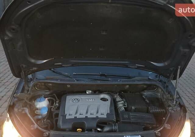 Черный Фольксваген Туран, объемом двигателя 1.6 л и пробегом 165 тыс. км за 13250 $, фото 80 на Automoto.ua