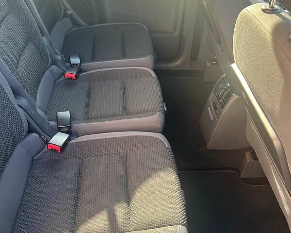 Черный Фольксваген Туран, объемом двигателя 1.6 л и пробегом 295 тыс. км за 12100 $, фото 11 на Automoto.ua