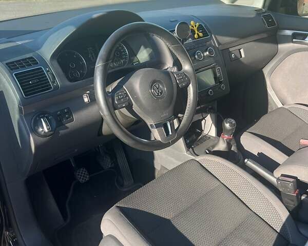 Черный Фольксваген Туран, объемом двигателя 1.6 л и пробегом 295 тыс. км за 12100 $, фото 8 на Automoto.ua