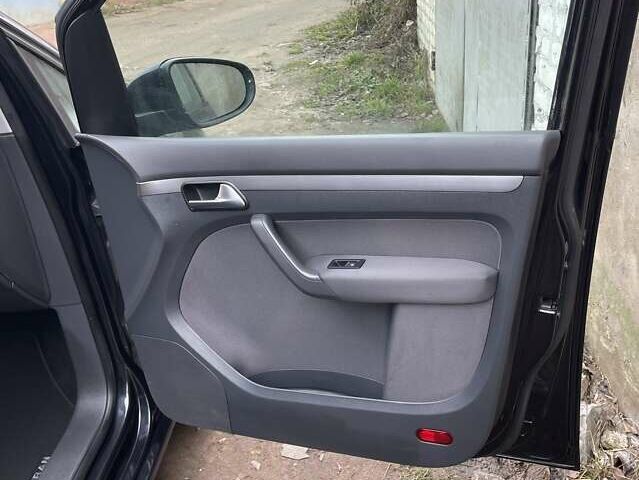 Черный Фольксваген Туран, объемом двигателя 1.4 л и пробегом 207 тыс. км за 10777 $, фото 200 на Automoto.ua