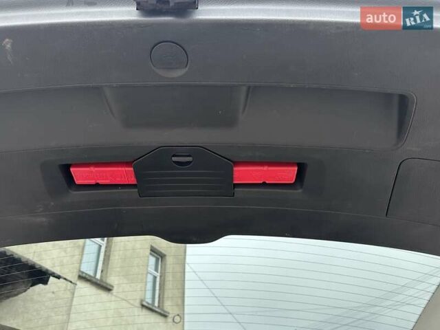 Чорний Фольксваген Туран, об'ємом двигуна 2 л та пробігом 248 тис. км за 13150 $, фото 26 на Automoto.ua