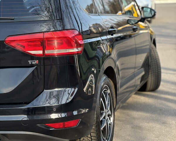 Черный Фольксваген Туран, объемом двигателя 1.6 л и пробегом 300 тыс. км за 13500 $, фото 2 на Automoto.ua