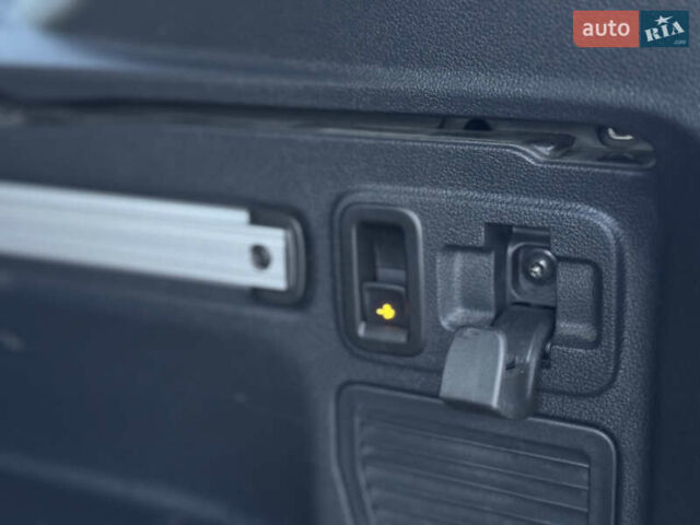 Черный Фольксваген Туран, объемом двигателя 1.97 л и пробегом 260 тыс. км за 15499 $, фото 78 на Automoto.ua