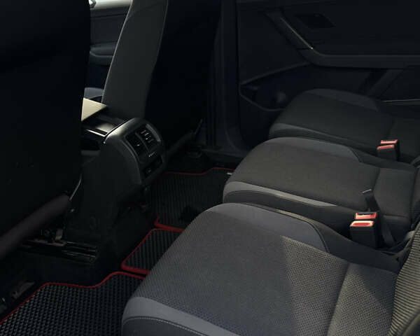 Черный Фольксваген Туран, объемом двигателя 1.6 л и пробегом 300 тыс. км за 13500 $, фото 12 на Automoto.ua