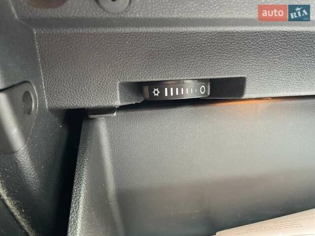 Чорний Фольксваген Туран, об'ємом двигуна 1.6 л та пробігом 272 тис. км за 14200 $, фото 26 на Automoto.ua