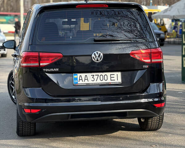 Черный Фольксваген Туран, объемом двигателя 1.6 л и пробегом 300 тыс. км за 13500 $, фото 5 на Automoto.ua
