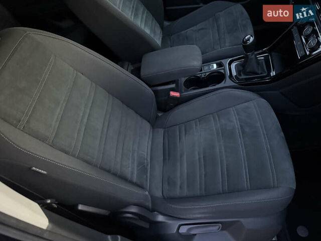 Чорний Фольксваген Туран, об'ємом двигуна 2 л та пробігом 239 тис. км за 16250 $, фото 50 на Automoto.ua