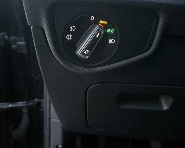 Чорний Фольксваген Туран, об'ємом двигуна 2 л та пробігом 239 тис. км за 16250 $, фото 33 на Automoto.ua