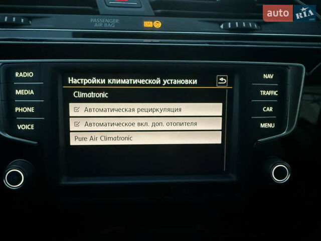 Чорний Фольксваген Туран, об'ємом двигуна 2 л та пробігом 239 тис. км за 16250 $, фото 41 на Automoto.ua