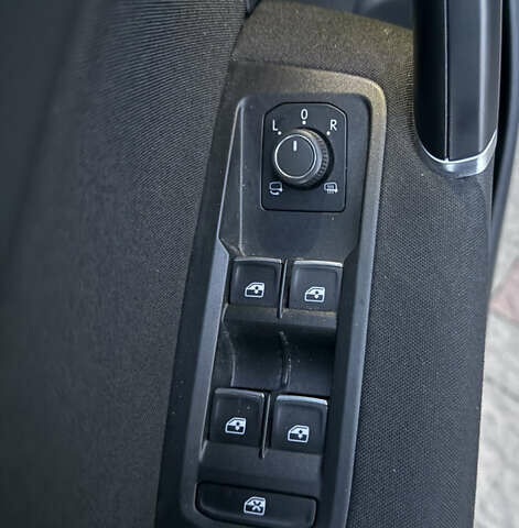 Чорний Фольксваген Туран, об'ємом двигуна 2 л та пробігом 239 тис. км за 16250 $, фото 58 на Automoto.ua