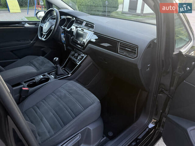 Чорний Фольксваген Туран, об'ємом двигуна 2 л та пробігом 239 тис. км за 16250 $, фото 48 на Automoto.ua