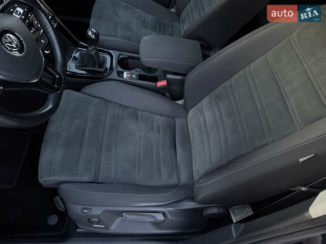 Чорний Фольксваген Туран, об'ємом двигуна 2 л та пробігом 239 тис. км за 16250 $, фото 45 на Automoto.ua