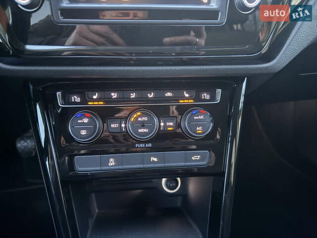 Чорний Фольксваген Туран, об'ємом двигуна 2 л та пробігом 239 тис. км за 16250 $, фото 37 на Automoto.ua