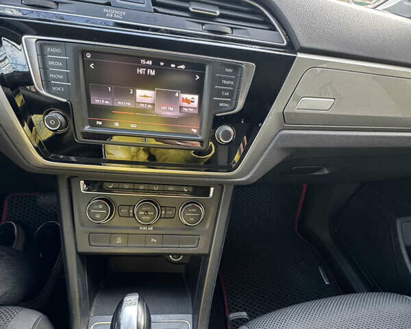 Черный Фольксваген Туран, объемом двигателя 1.6 л и пробегом 300 тыс. км за 13500 $, фото 10 на Automoto.ua