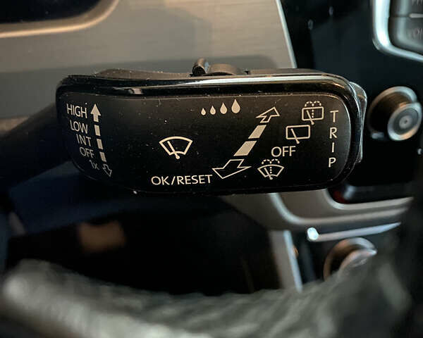 Черный Фольксваген Туран, объемом двигателя 1.97 л и пробегом 242 тыс. км за 14200 $, фото 57 на Automoto.ua