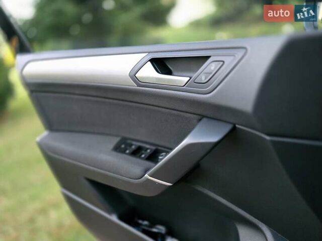 Чорний Фольксваген Туран, об'ємом двигуна 1.97 л та пробігом 240 тис. км за 14700 $, фото 12 на Automoto.ua