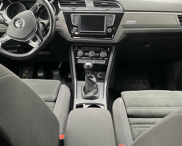 Черный Фольксваген Туран, объемом двигателя 1.97 л и пробегом 242 тыс. км за 14200 $, фото 20 на Automoto.ua