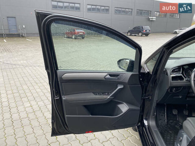 Черный Фольксваген Туран, объемом двигателя 1.97 л и пробегом 242 тыс. км за 14200 $, фото 21 на Automoto.ua