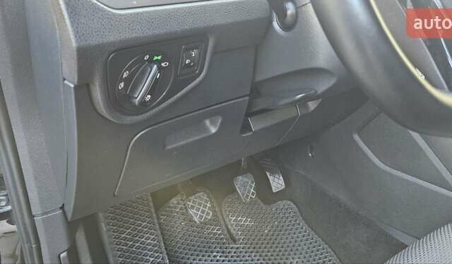 Черный Фольксваген Туран, объемом двигателя 1.6 л и пробегом 197 тыс. км за 14650 $, фото 23 на Automoto.ua