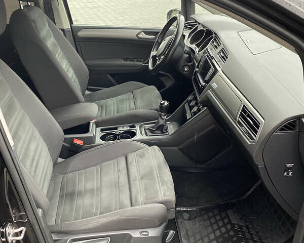 Черный Фольксваген Туран, объемом двигателя 1.97 л и пробегом 242 тыс. км за 14200 $, фото 26 на Automoto.ua