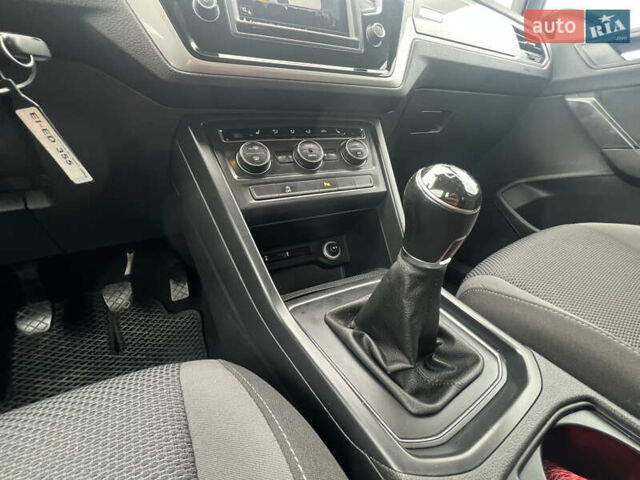 Черный Фольксваген Туран, объемом двигателя 1.6 л и пробегом 197 тыс. км за 14599 $, фото 20 на Automoto.ua