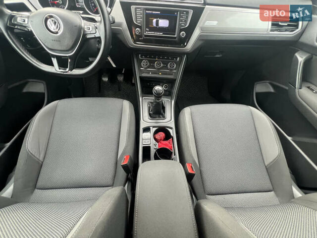 Черный Фольксваген Туран, объемом двигателя 1.6 л и пробегом 197 тыс. км за 14599 $, фото 21 на Automoto.ua