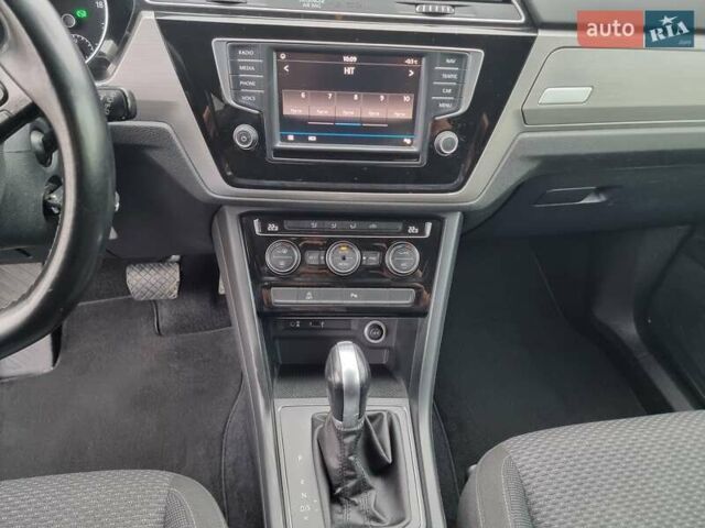 Чорний Фольксваген Туран, об'ємом двигуна 1.6 л та пробігом 207 тис. км за 15800 $, фото 22 на Automoto.ua