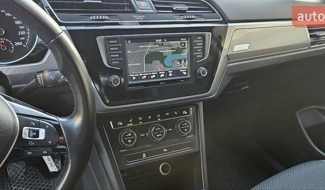 Черный Фольксваген Туран, объемом двигателя 1.6 л и пробегом 197 тыс. км за 14650 $, фото 27 на Automoto.ua