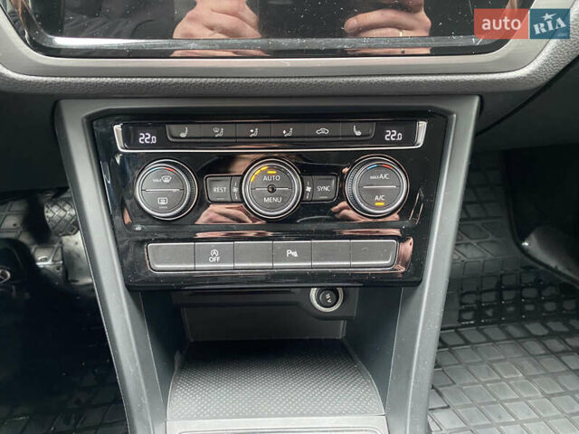 Черный Фольксваген Туран, объемом двигателя 1.97 л и пробегом 242 тыс. км за 14200 $, фото 41 на Automoto.ua