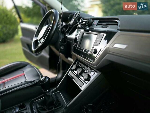 Чорний Фольксваген Туран, об'ємом двигуна 1.97 л та пробігом 240 тис. км за 14700 $, фото 18 на Automoto.ua