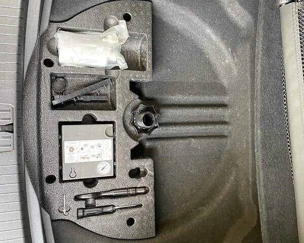 Черный Фольксваген Туран, объемом двигателя 1.97 л и пробегом 242 тыс. км за 14200 $, фото 55 на Automoto.ua