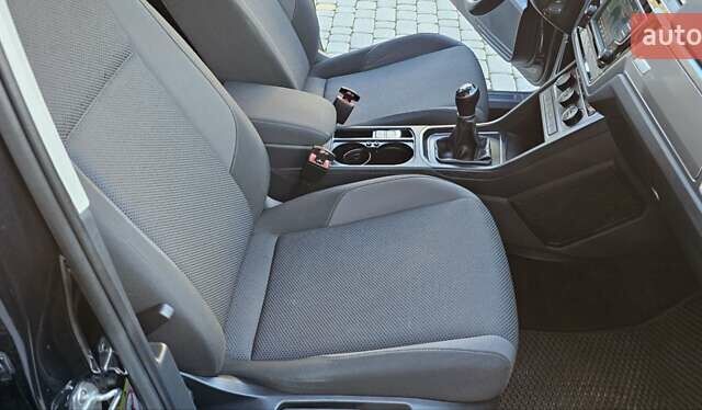 Черный Фольксваген Туран, объемом двигателя 1.6 л и пробегом 197 тыс. км за 14650 $, фото 45 на Automoto.ua