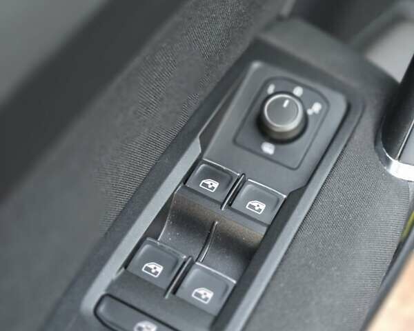 Чорний Фольксваген Туран, об'ємом двигуна 1.97 л та пробігом 240 тис. км за 14700 $, фото 4 на Automoto.ua