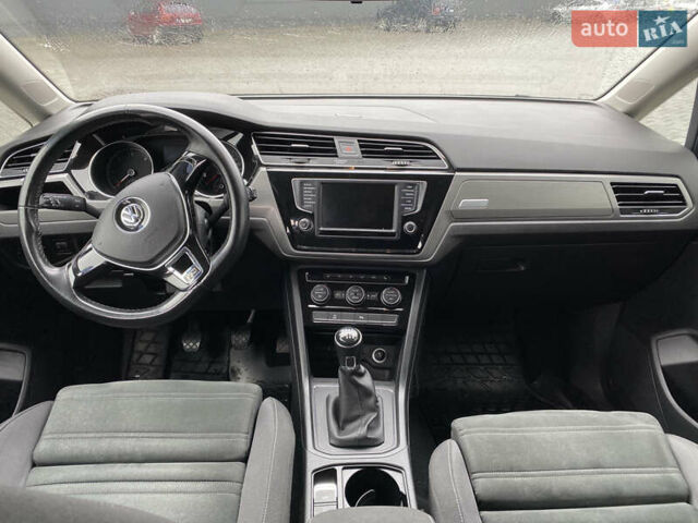 Черный Фольксваген Туран, объемом двигателя 1.97 л и пробегом 242 тыс. км за 14200 $, фото 19 на Automoto.ua