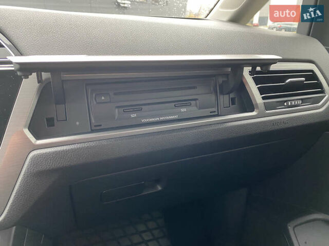 Черный Фольксваген Туран, объемом двигателя 1.97 л и пробегом 242 тыс. км за 14200 $, фото 43 на Automoto.ua
