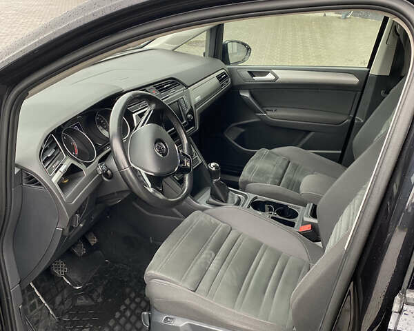 Черный Фольксваген Туран, объемом двигателя 1.97 л и пробегом 242 тыс. км за 14200 $, фото 24 на Automoto.ua