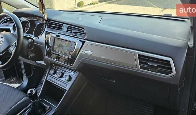 Черный Фольксваген Туран, объемом двигателя 1.6 л и пробегом 197 тыс. км за 14650 $, фото 38 на Automoto.ua