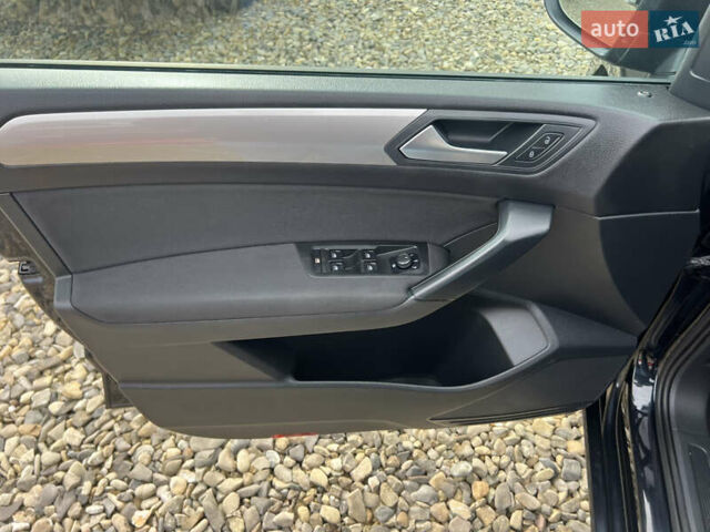 Черный Фольксваген Туран, объемом двигателя 1.6 л и пробегом 197 тыс. км за 14599 $, фото 12 на Automoto.ua