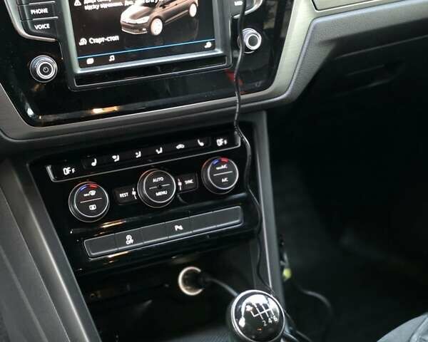 Чорний Фольксваген Туран, об'ємом двигуна 1.97 л та пробігом 240 тис. км за 14700 $, фото 6 на Automoto.ua