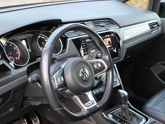 Черный Фольксваген Туран, объемом двигателя 1.8 л и пробегом 39 тыс. км за 5600 $, фото 6 на Automoto.ua