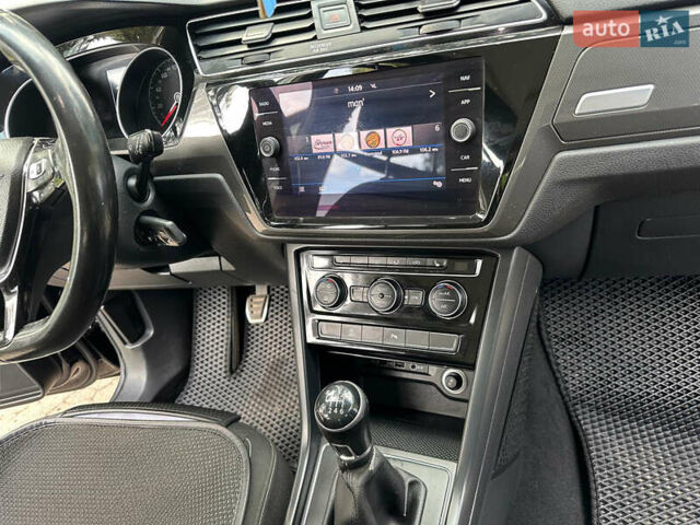 Чорний Фольксваген Туран, об'ємом двигуна 1.97 л та пробігом 260 тис. км за 18000 $, фото 24 на Automoto.ua