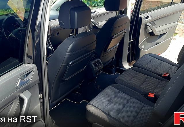 Черный Фольксваген Туран, объемом двигателя 2 л и пробегом 284 тыс. км за 17500 $, фото 12 на Automoto.ua