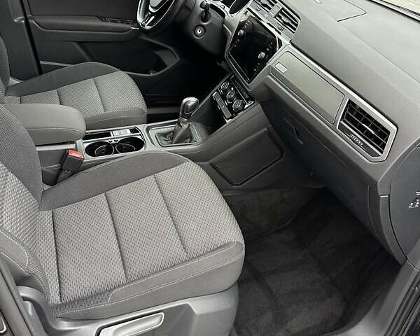 Черный Фольксваген Туран, объемом двигателя 1.6 л и пробегом 162 тыс. км за 16650 $, фото 14 на Automoto.ua