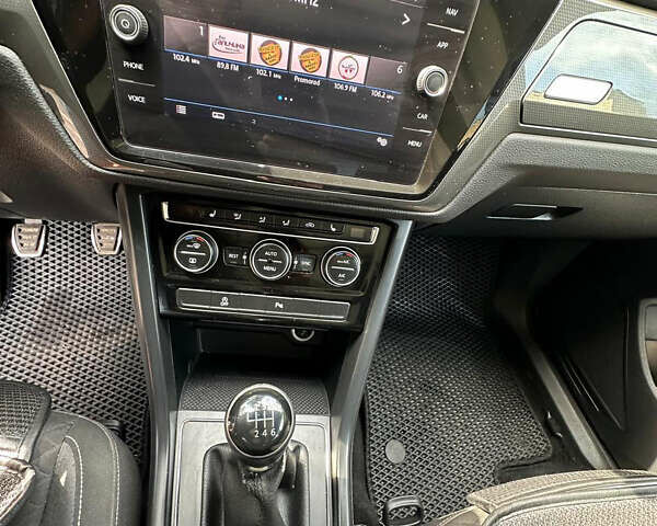 Чорний Фольксваген Туран, об'ємом двигуна 1.97 л та пробігом 260 тис. км за 18000 $, фото 15 на Automoto.ua