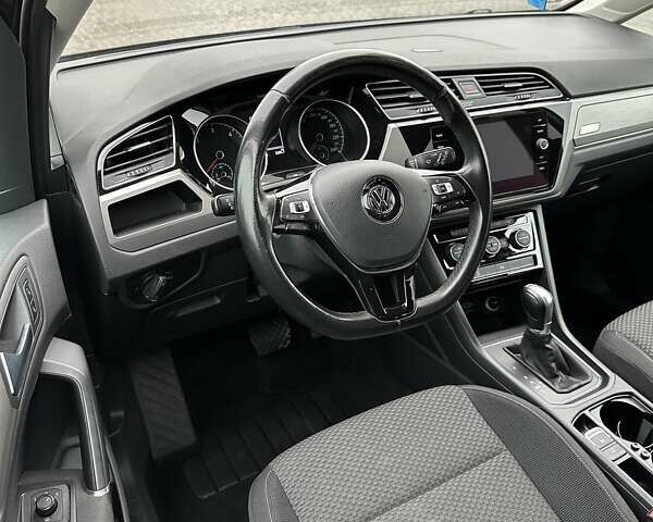 Черный Фольксваген Туран, объемом двигателя 1.6 л и пробегом 162 тыс. км за 16650 $, фото 12 на Automoto.ua